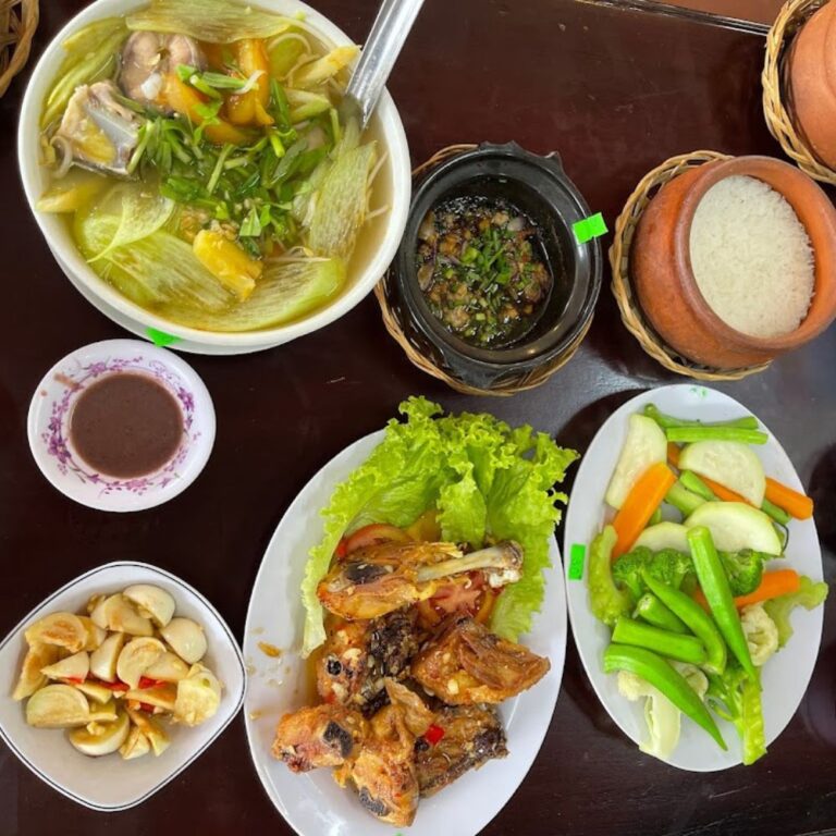 Khám phá hương vị độc đáo của cơm niêu Việt Nam